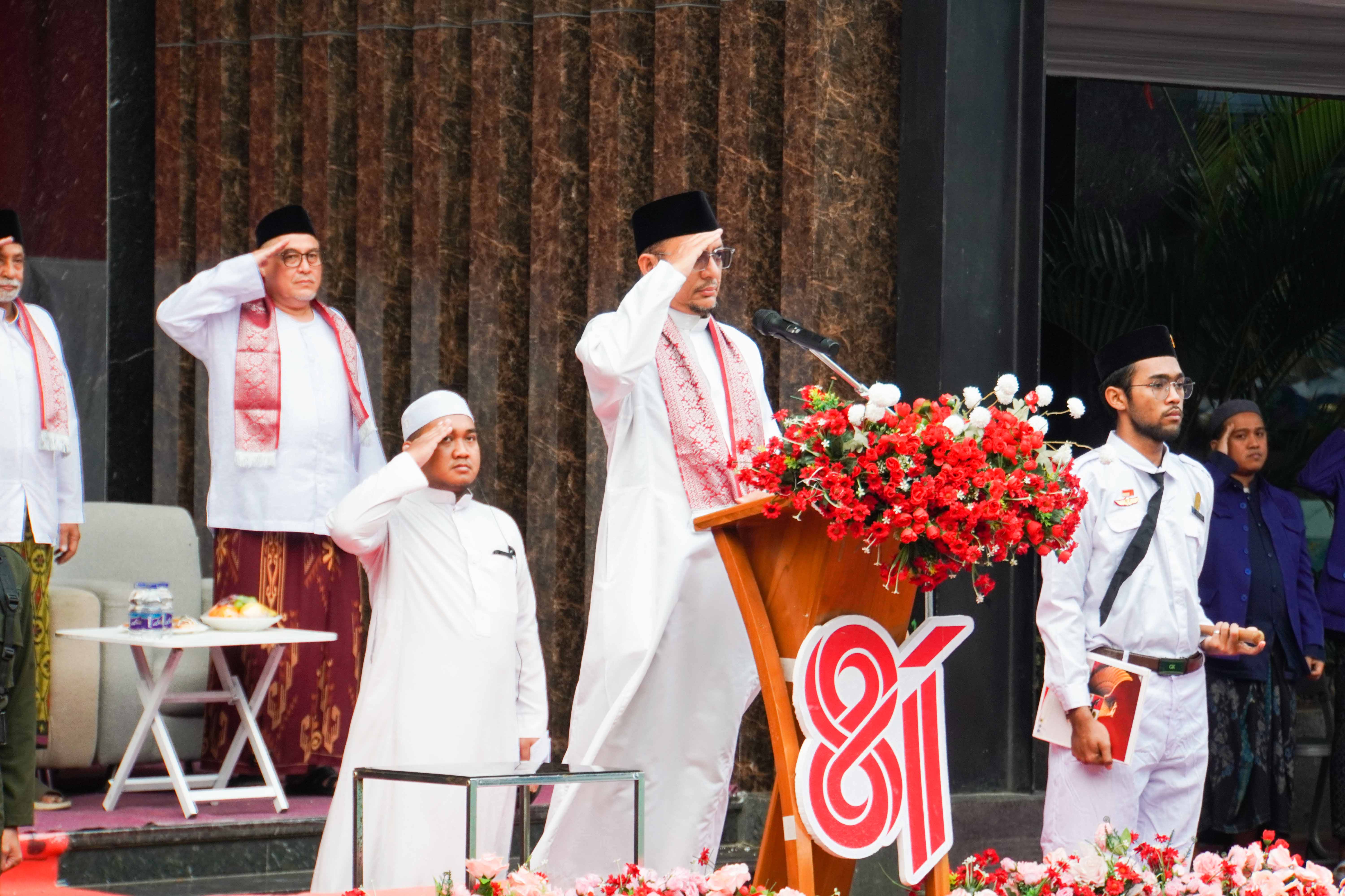 Sang Merah Putih Diturunkan, Upacara Penutup HUT Kemerdekaan RI di Dalwa Berlangsung Khidmat