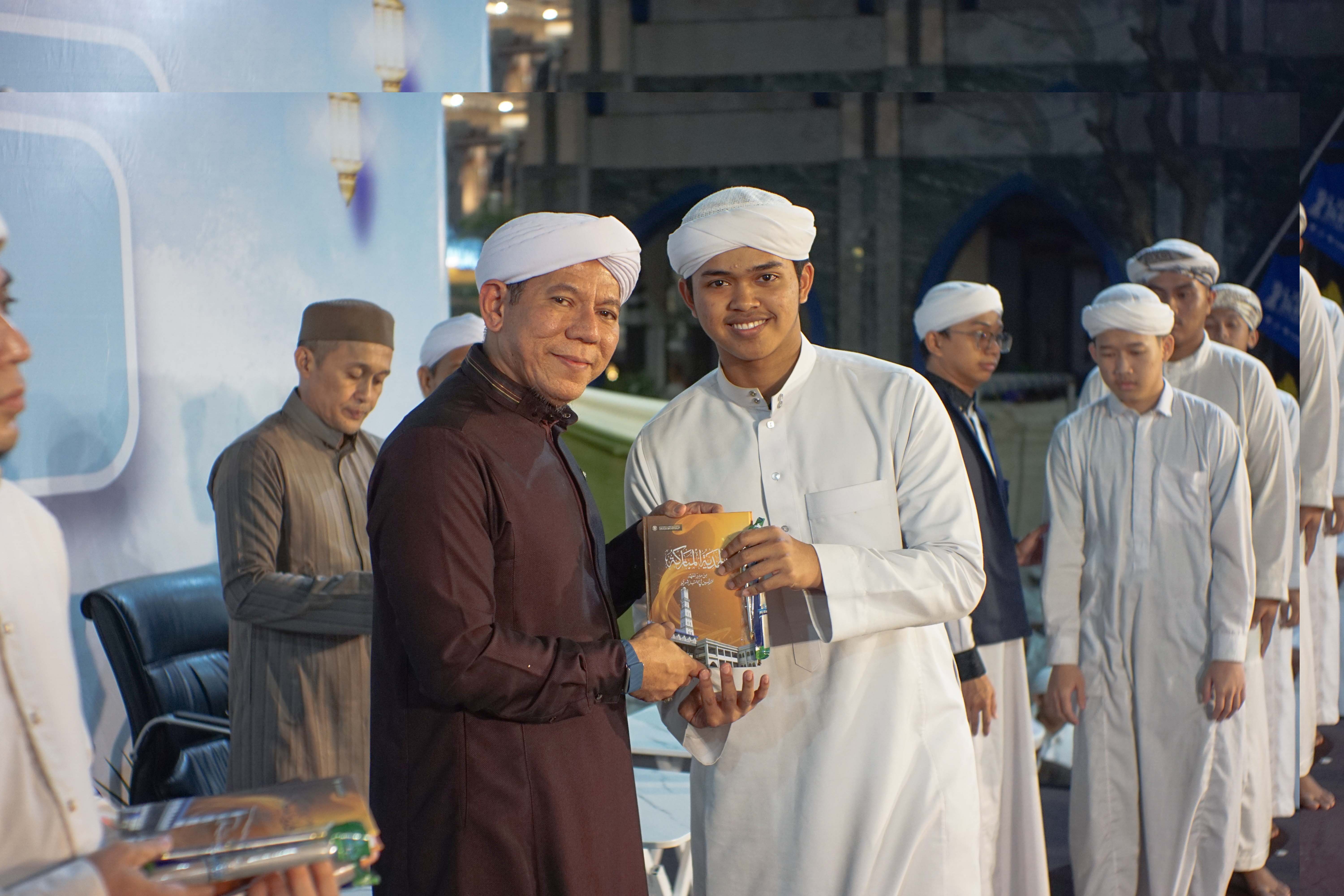 246 Santri Berprestasi Raih Penghargaan Lailatul Takrim Bulan Safar di Dalwa