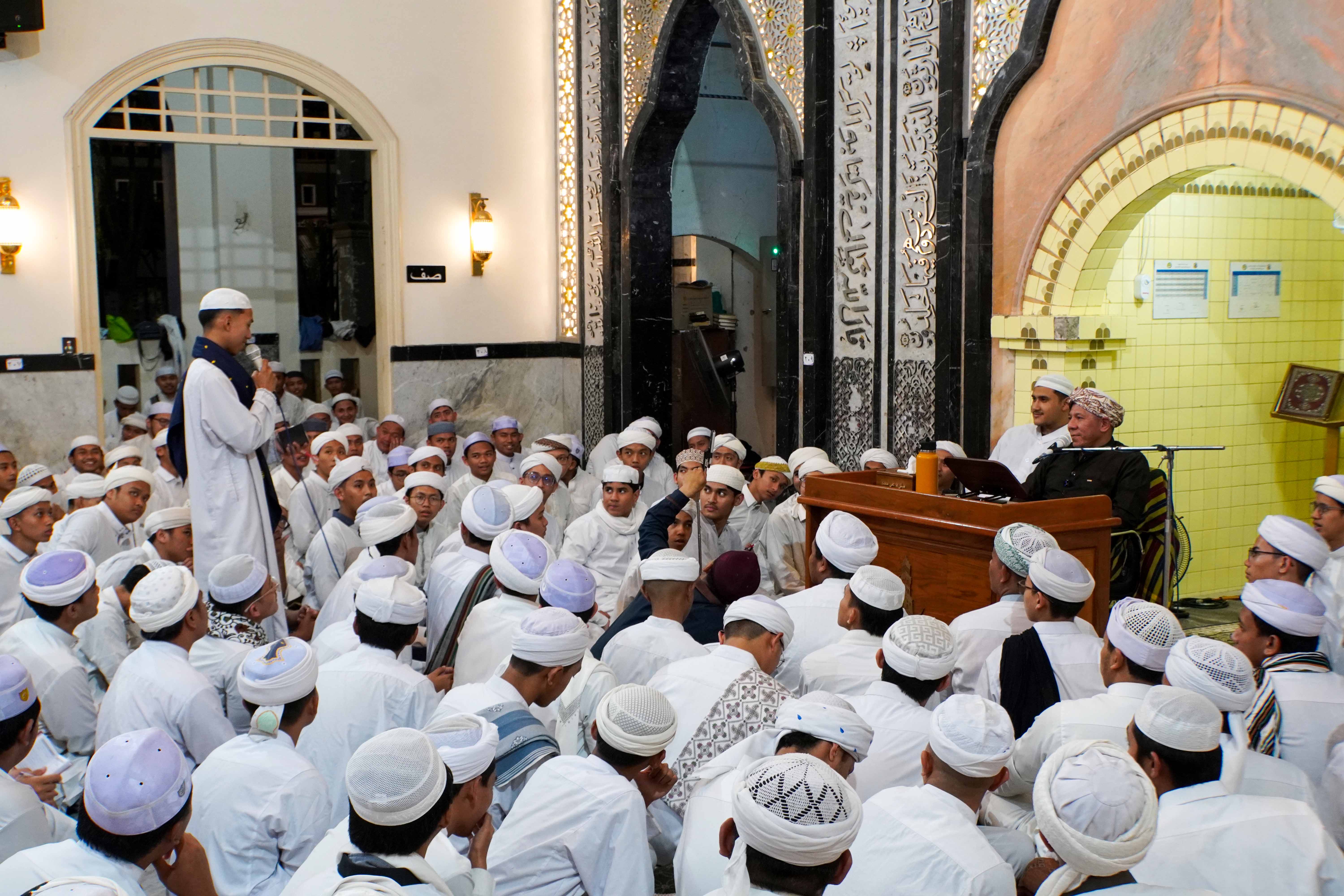 Bukan Sekadar Kajian Biasa, Intip Suasana Khusyuk Tazkiyatun Nufus Bersama Habib Segaf Baharun