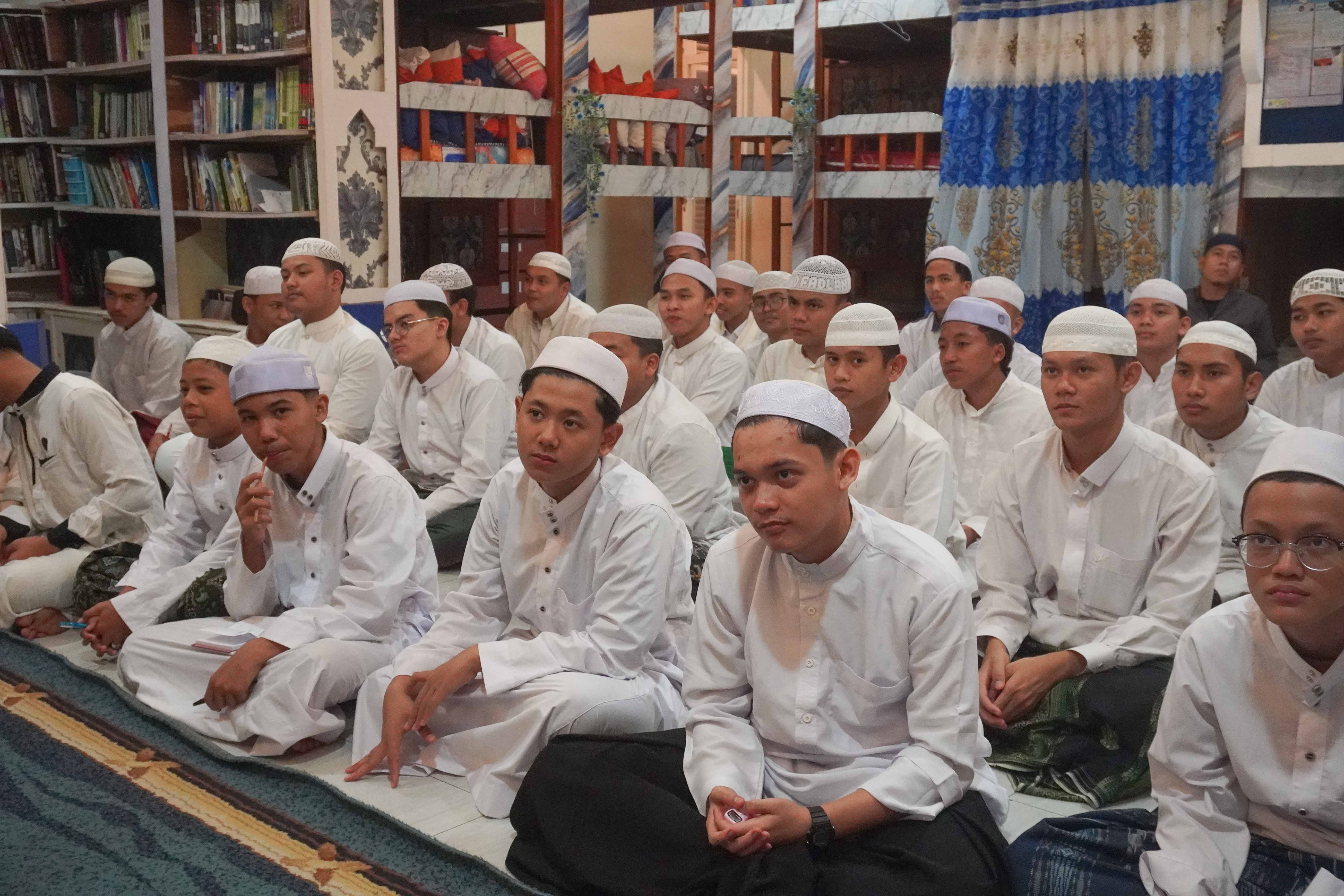 Tamrin Muhadoroh, Tradisi Latihan Ceramah 3 Bahasa Santri Dalwa Warisan Sang Pendiri