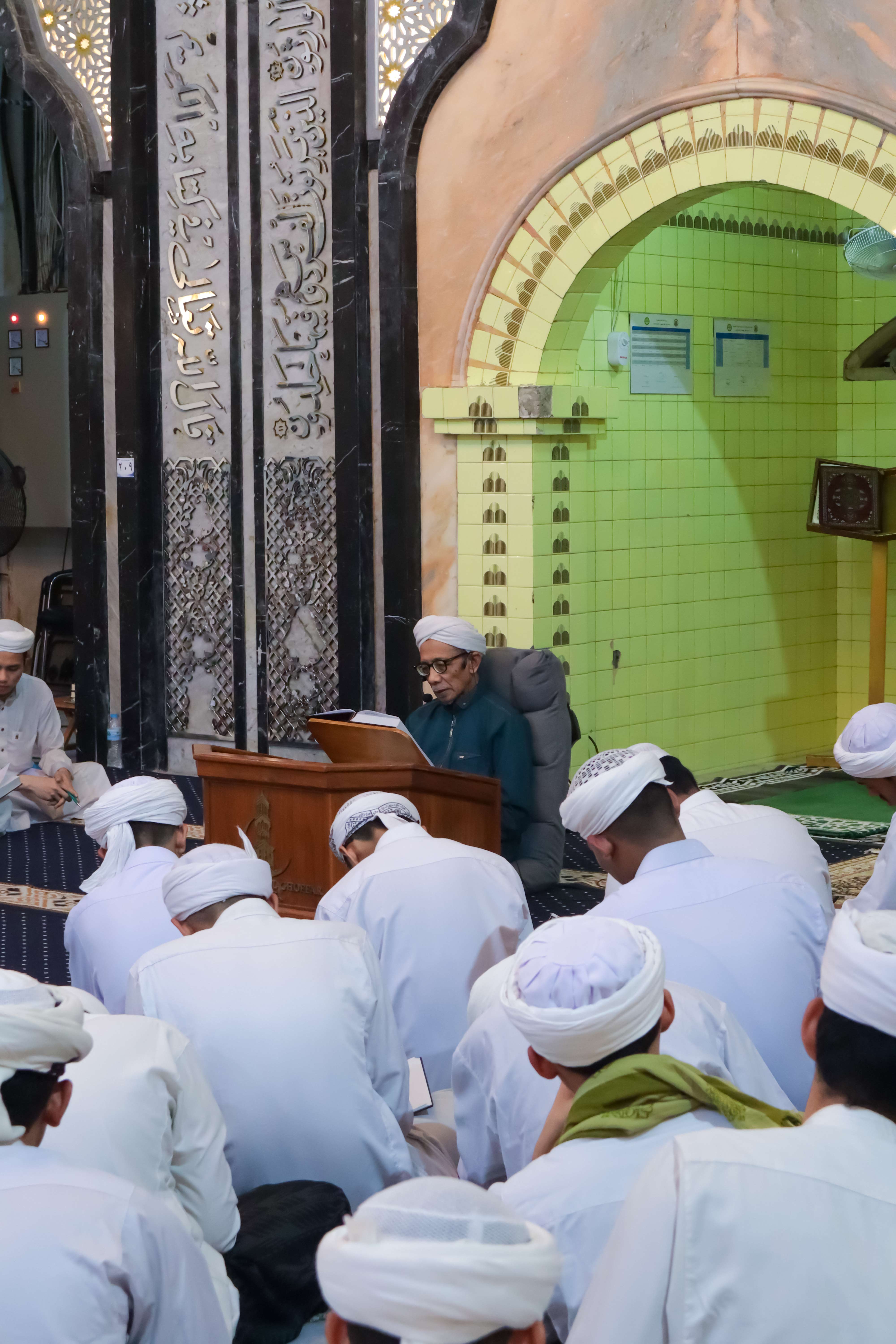 Halaqoh Maghrib & Shubuh: Rahasia Santri Dalwa Meluruskan Pemahaman Kitab Setiap Hari