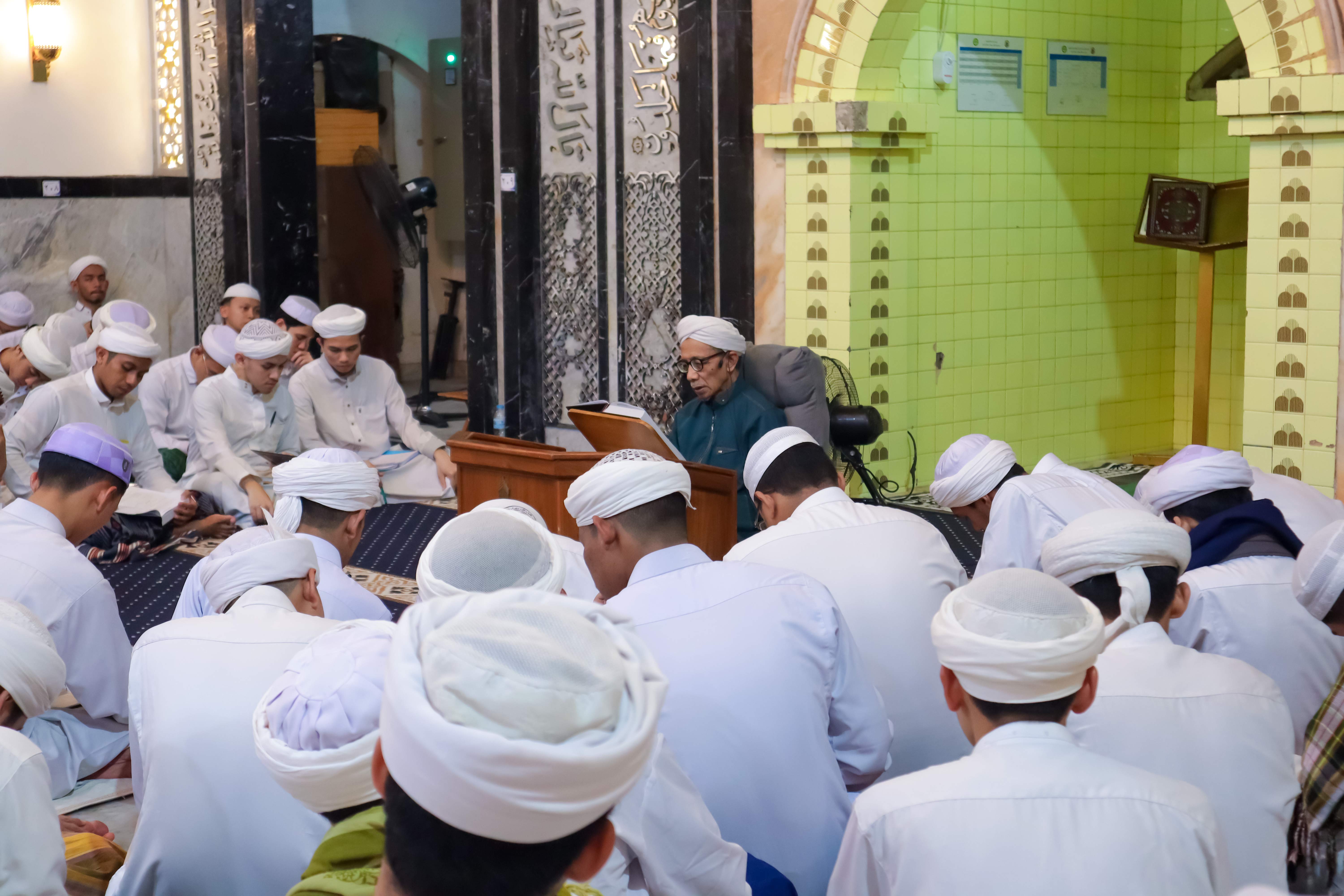 Halaqoh Maghrib & Shubuh: Rahasia Santri Dalwa Meluruskan Pemahaman Kitab Setiap Hari