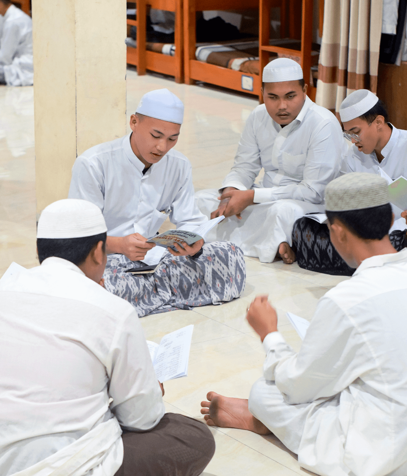 Melatih Disiplin Berbahasa: Muhawaroh Menjadi Upaya DALWA Cetak Santri Fasih Bahasa Arab
