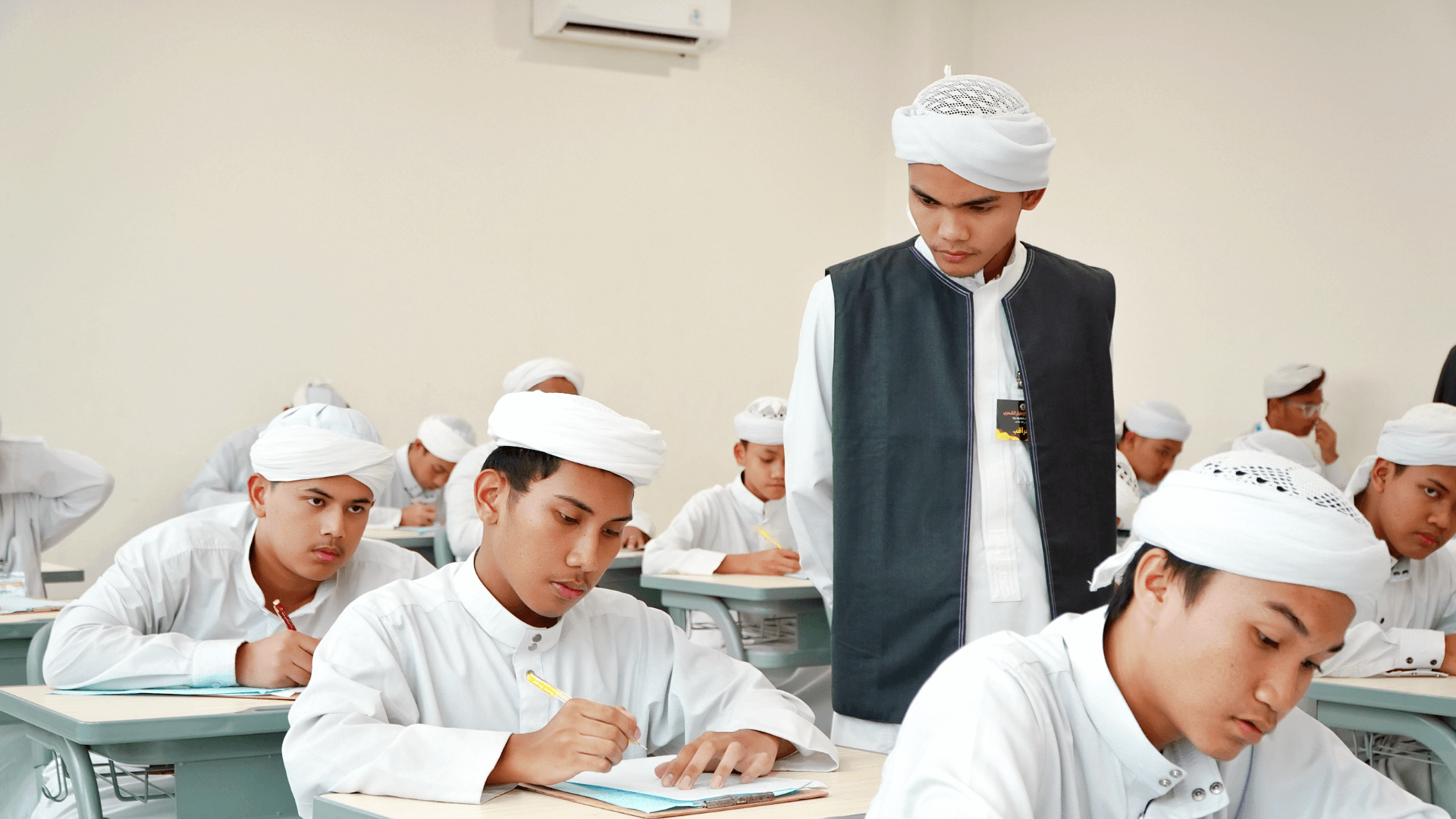 Ikhtibar Syahri Jumadil Akhir Digelar, Seluruh Santri Ikuti Ujian Bulanan Terakhir