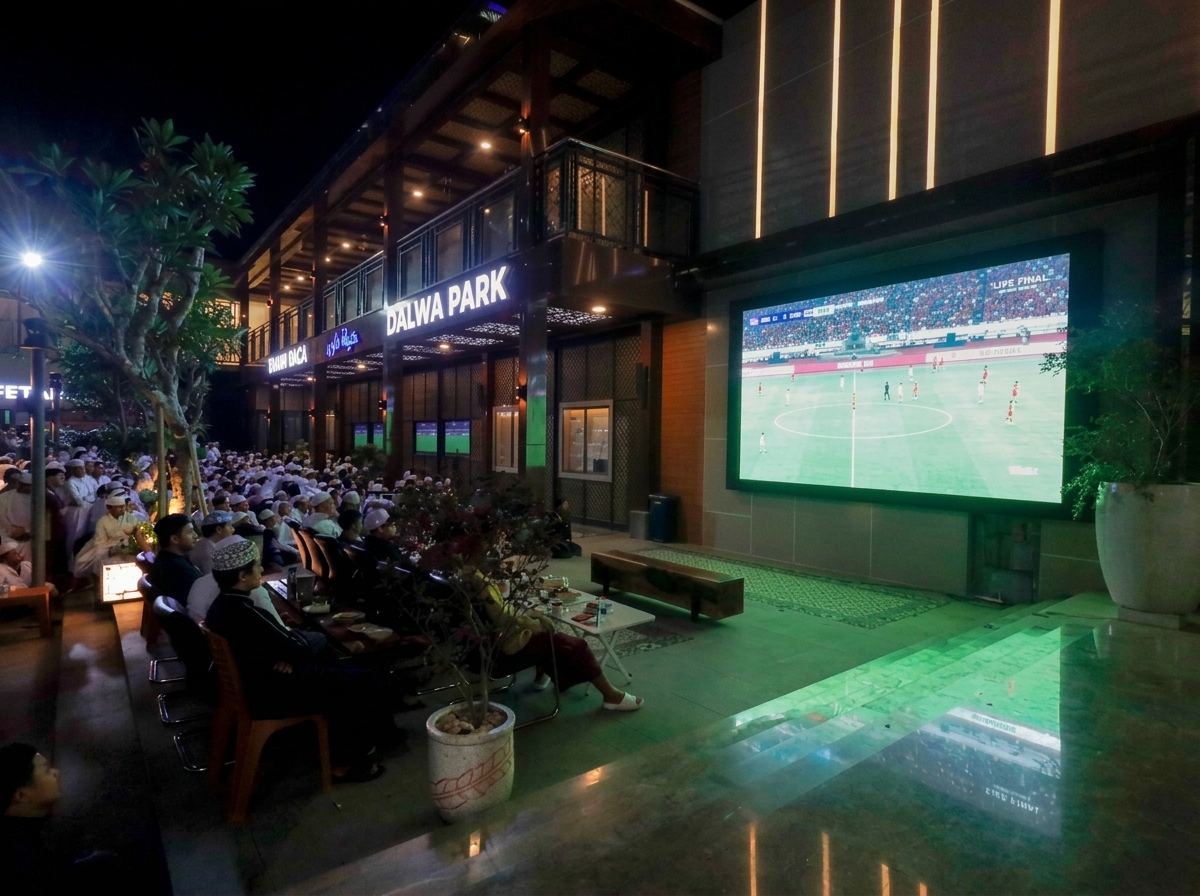 Ditemani Habib Segaf Baharun, Serunya Santri Dalwa Nobar Final Sengit Indonesia vs Thailand